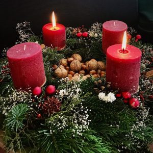 14 DIY Christmas Candles and Tea Lights Ideas