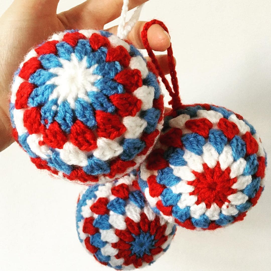 17 Beautiful Christmas Crochet Baubles Ideas The Creatives Hour