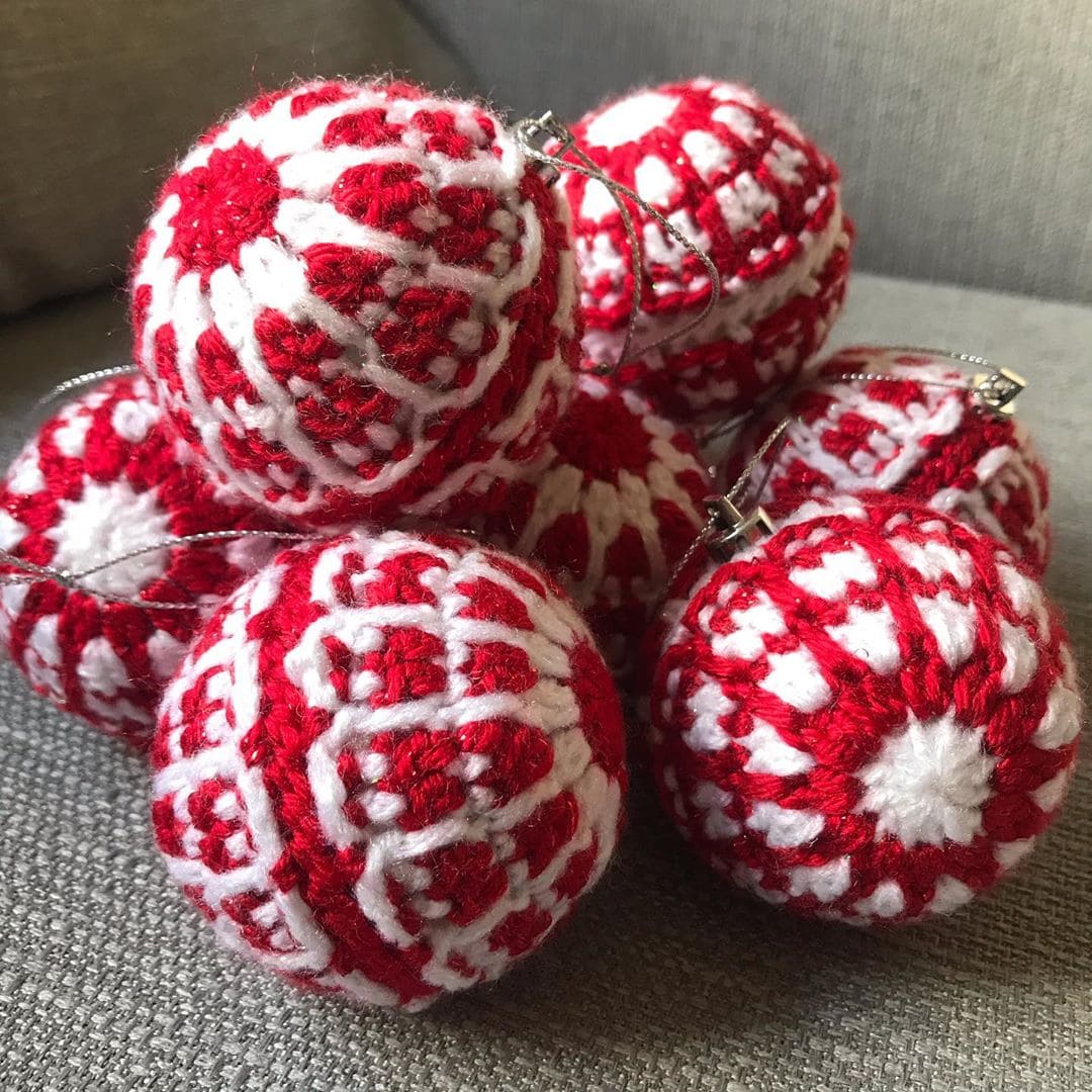 17 Beautiful Christmas Crochet Baubles Ideas The Creatives Hour