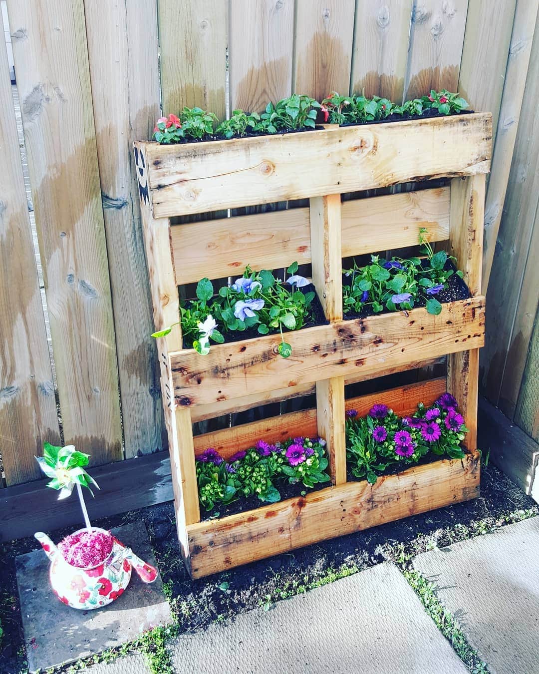 30+ Beautiful & Stylish Pallet Planter Ideas for Outdoors