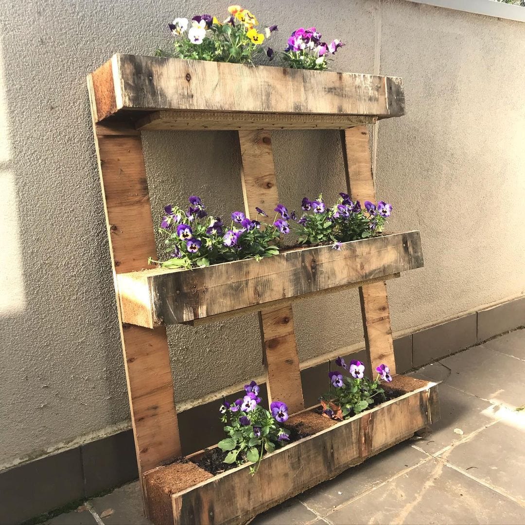 30+ Beautiful & Stylish Pallet Planter Ideas for Outdoors