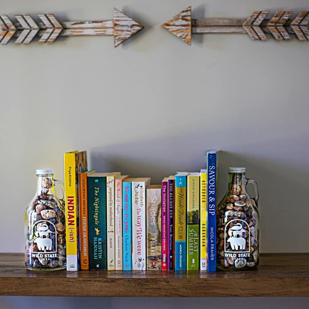 27 Ridiculously Easy DIY Bookends For Your Shelves