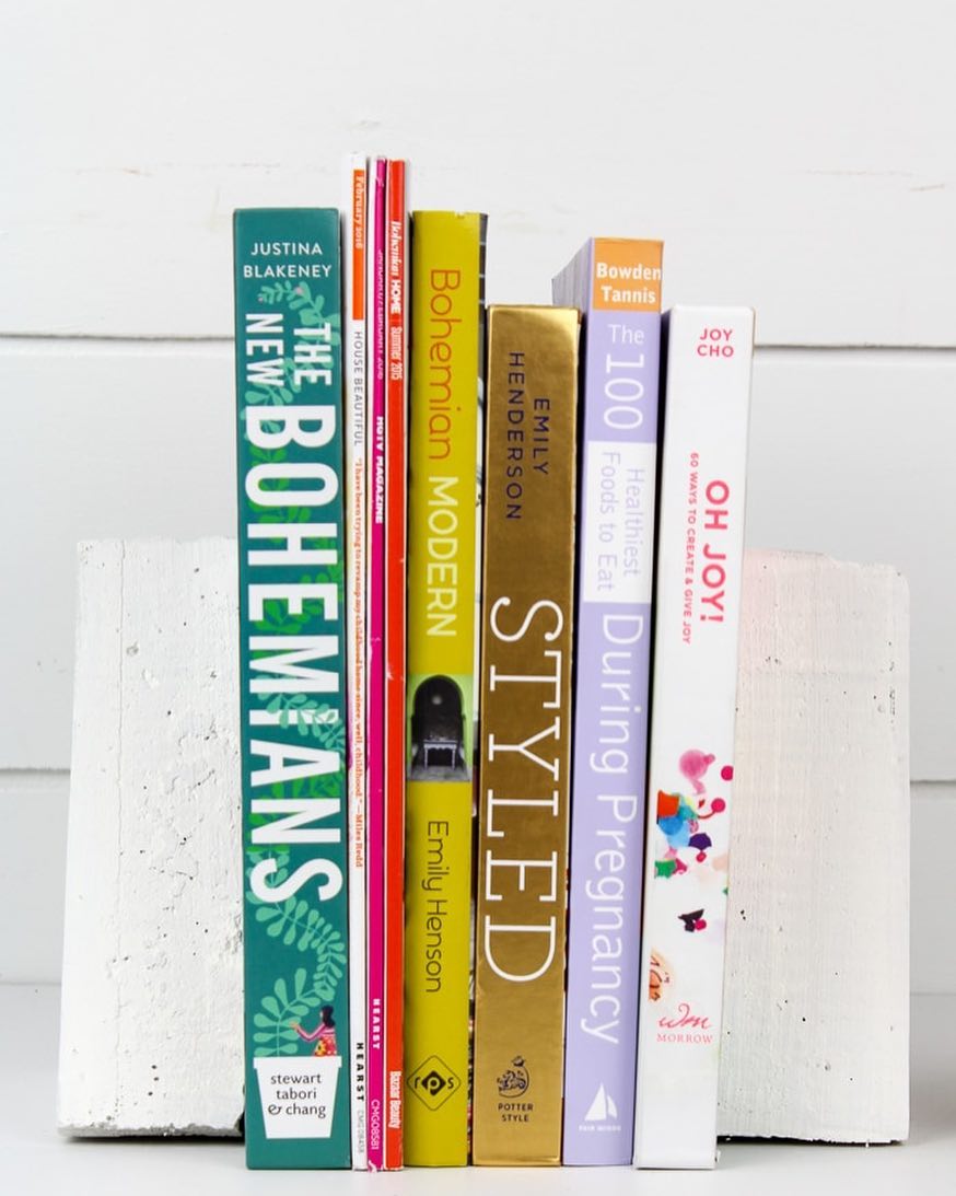 27 Ridiculously Easy DIY Bookends For Your Shelves