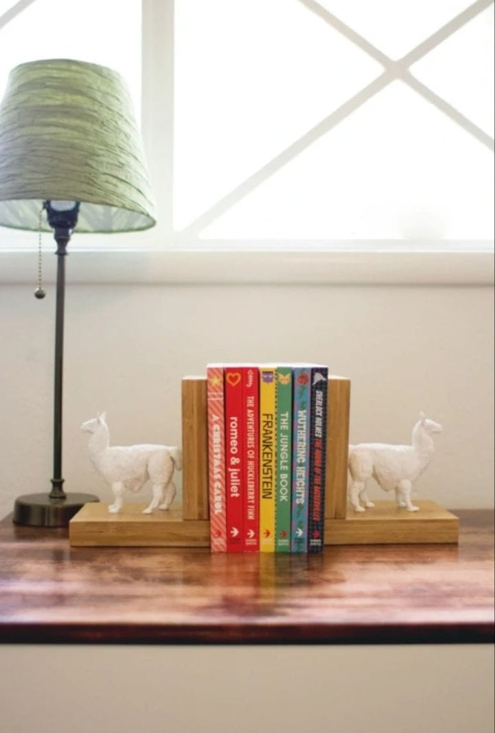 27 Ridiculously Easy DIY Bookends For Your Shelves