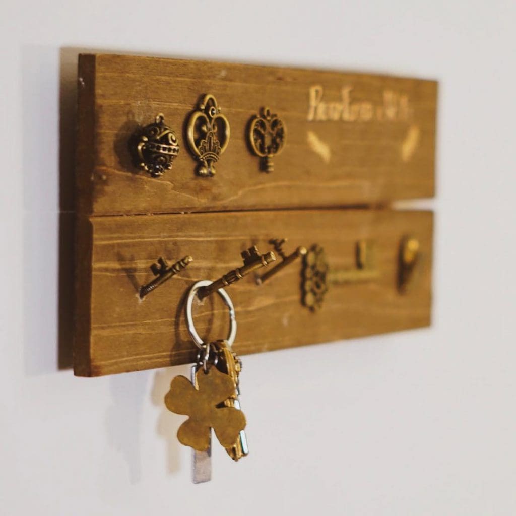 diy key holder for wall