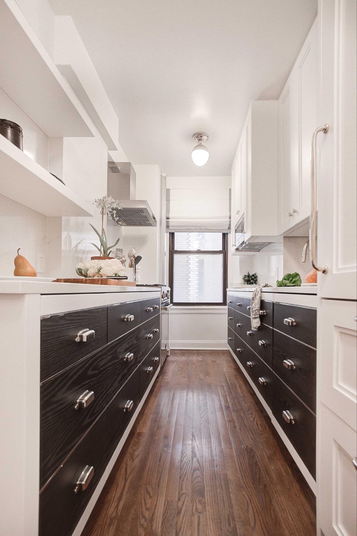 Combine Black And White Cabinets For a Timeless Peninsula Design