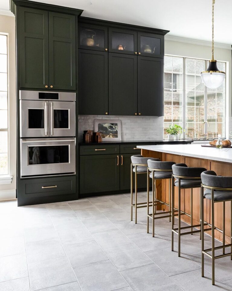 40+ Green Kitchen Ideas For a Fresh Makeover