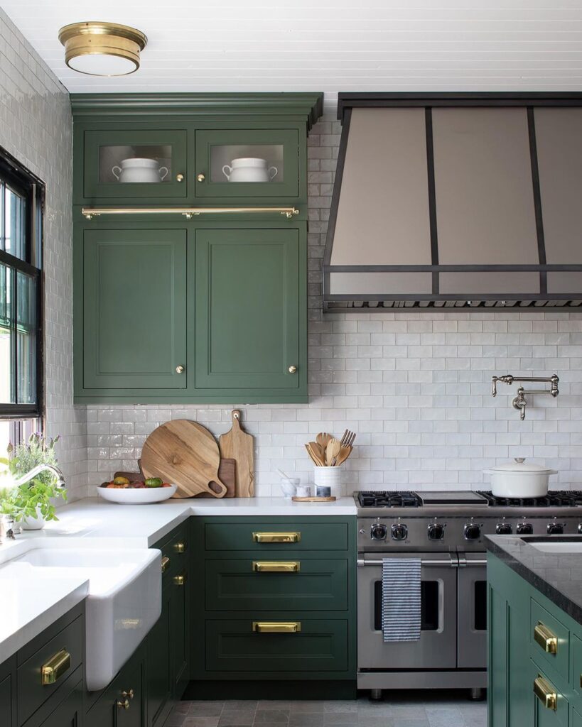 40+ Green Kitchen Ideas For a Fresh Makeover