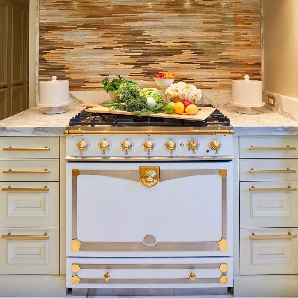 35 Luxury White And Gold Kitchen Ideas