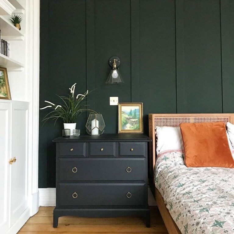 30 Amazing Dark Green Accent Wall Ideas For A Modern Look