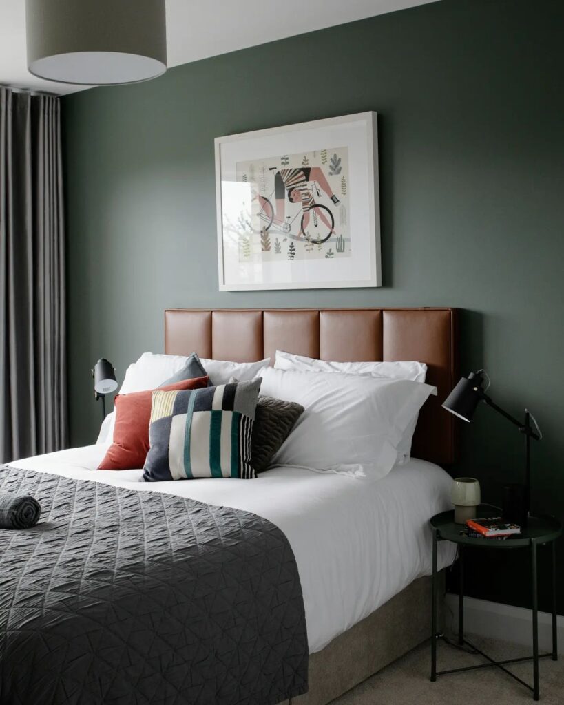 30 Amazing Dark Green Accent Wall Ideas For A Modern Look