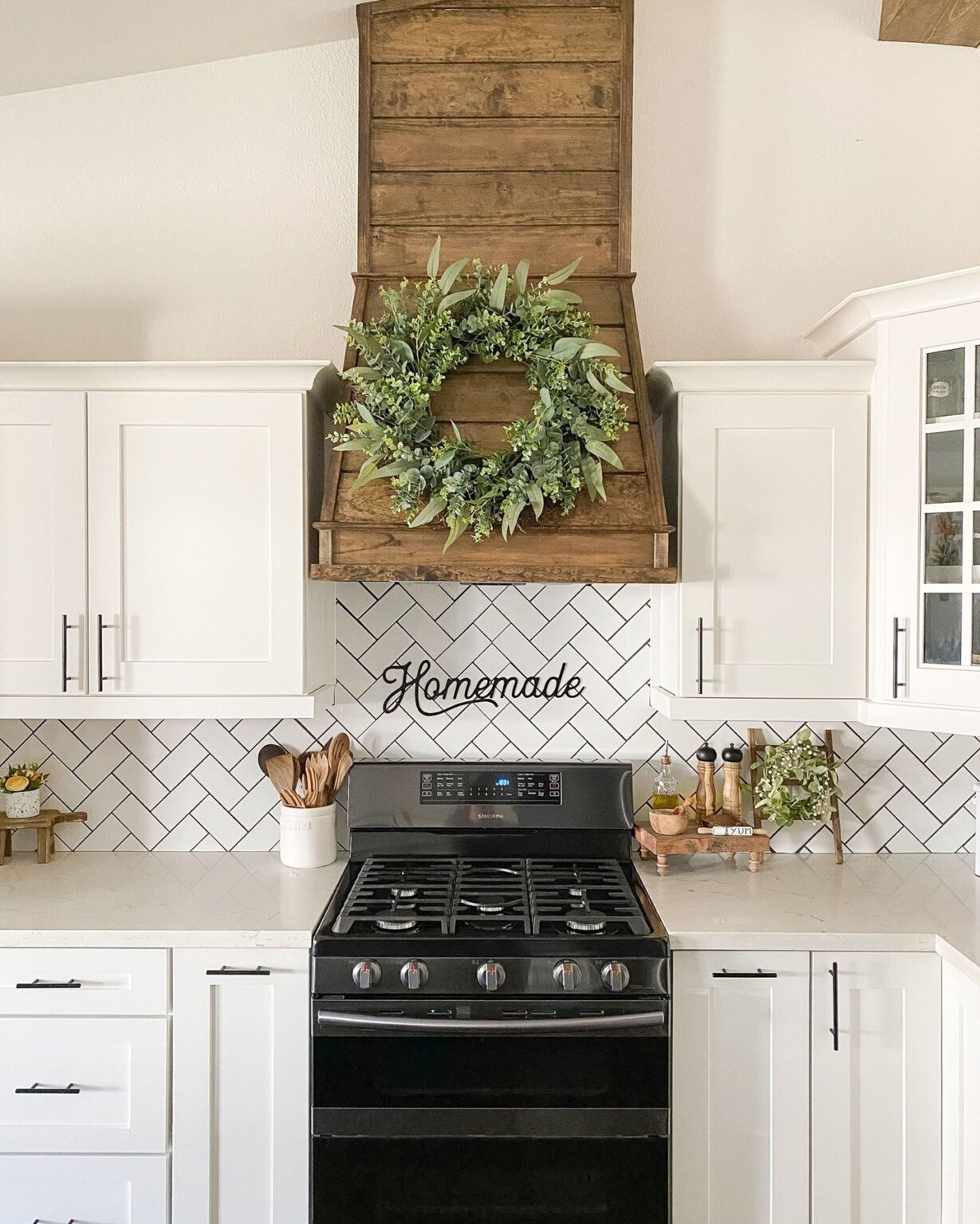 40 Fantastic Wood Hood Vent Cover Ideas For An Welcoming Kitchen