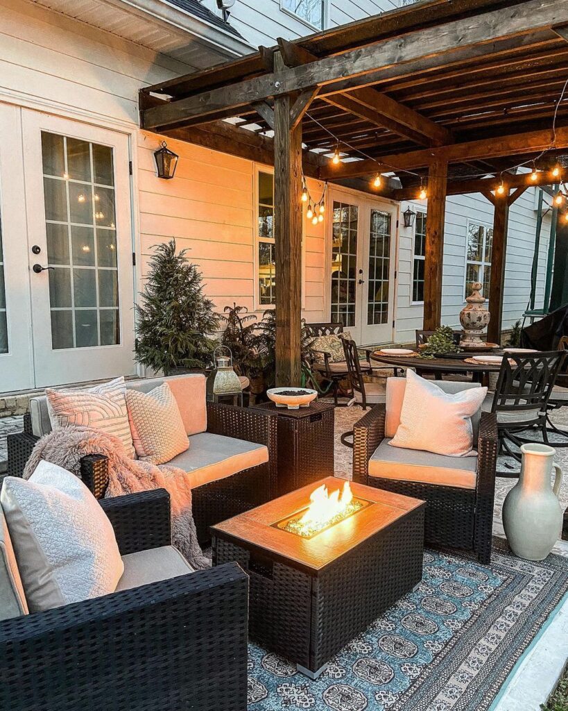 35 Brilliant Backyard Fire Pit Ideas For Perfect Summers