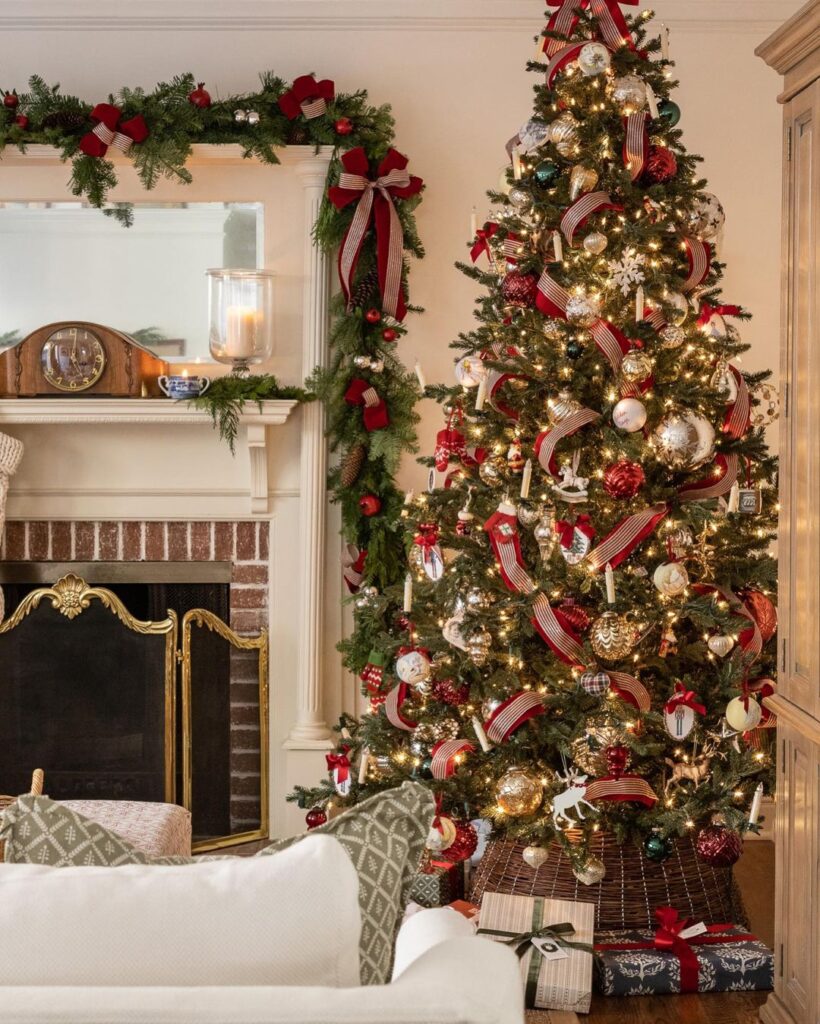 30 Red And Gold Christmas Tree Ideas You Will Love