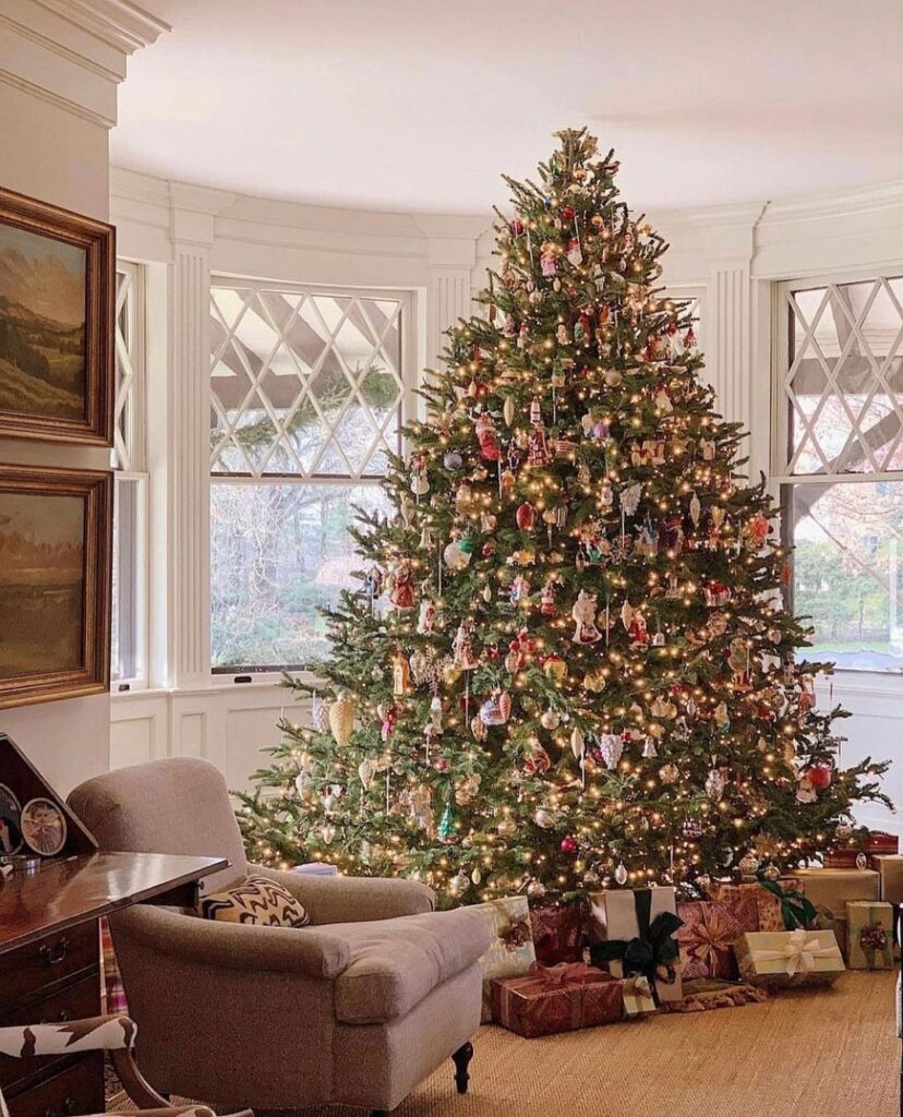 30 Red And Gold Christmas Tree Ideas You Will Love