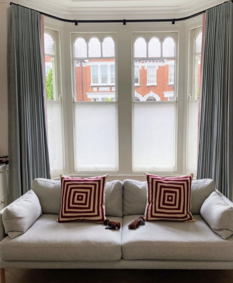 20 Amazing Bay Window Curtains For Your Home