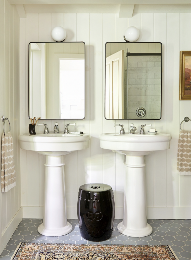 30 Functional Yet Aesthetic Pedestal Sink Bathroom Ideas