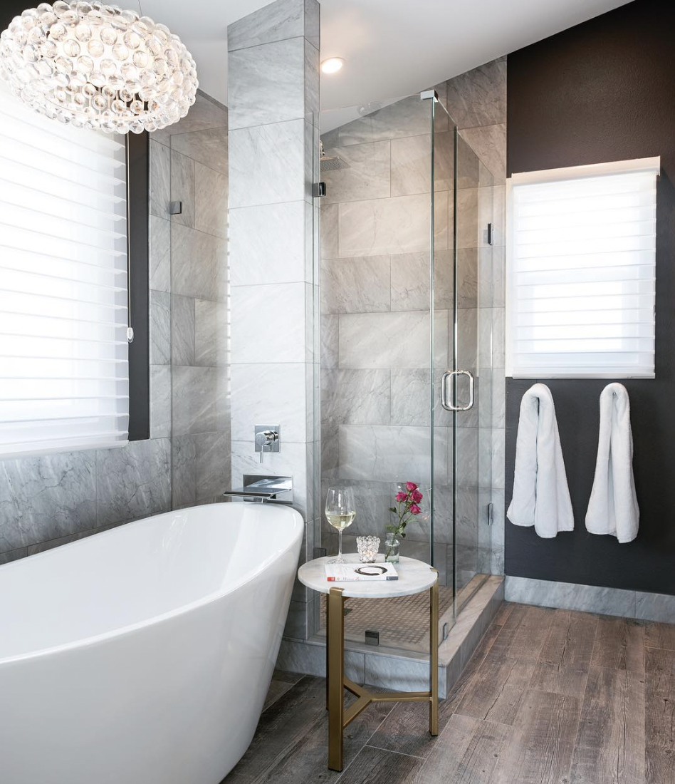 40 Gorgeous Bathtub Chandelier Ideas For A Dreamy Oasis