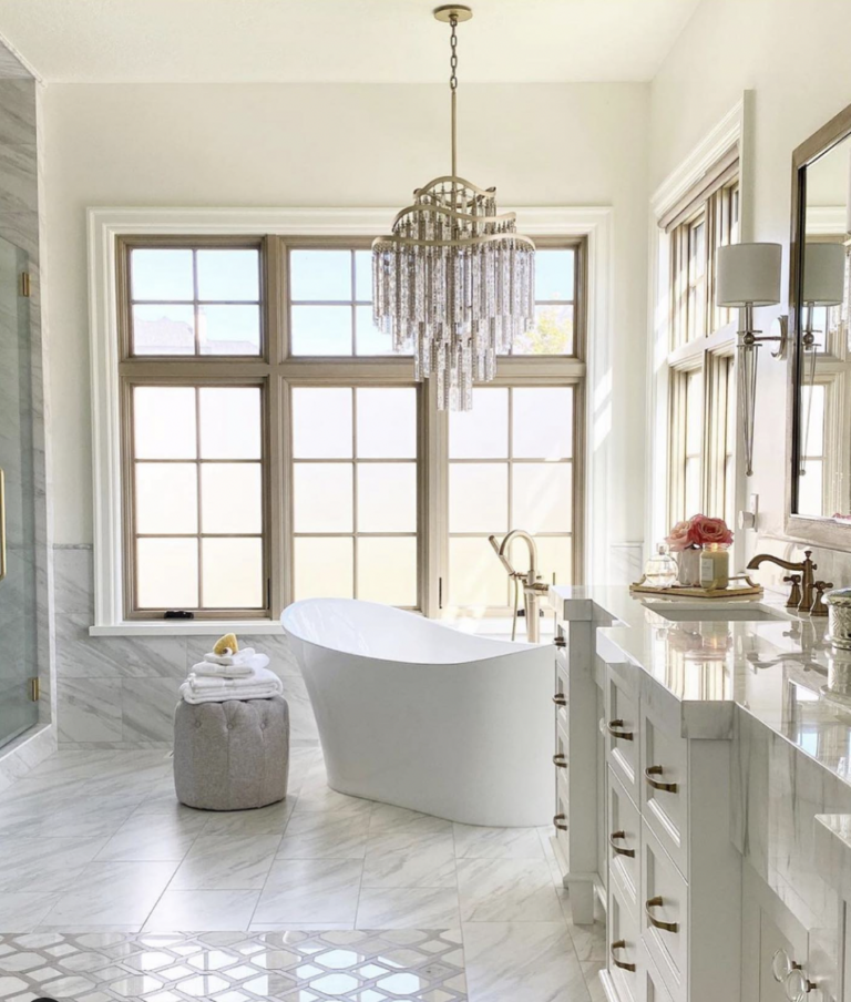 40 Gorgeous Bathtub Chandelier Ideas For A Dreamy Oasis