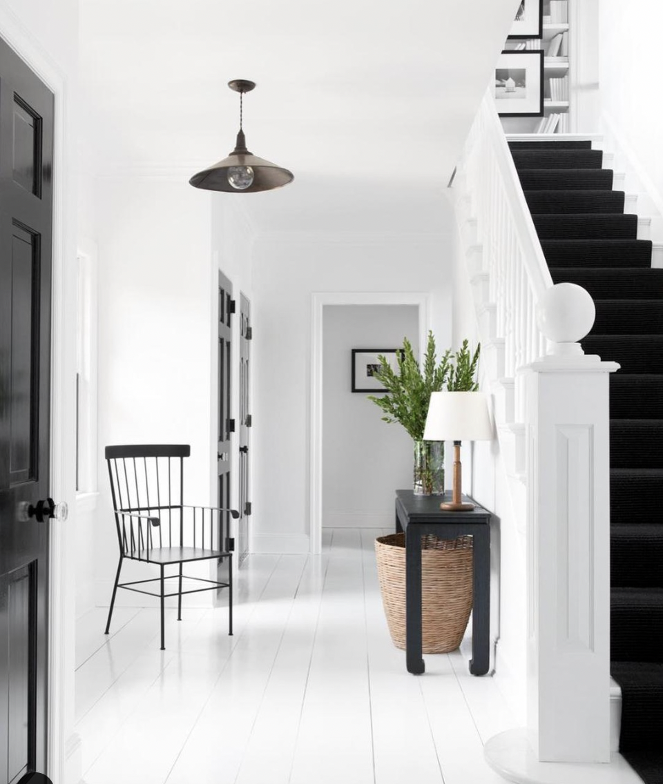 35 Gorgeous Black And White Stairs For A Classic Look