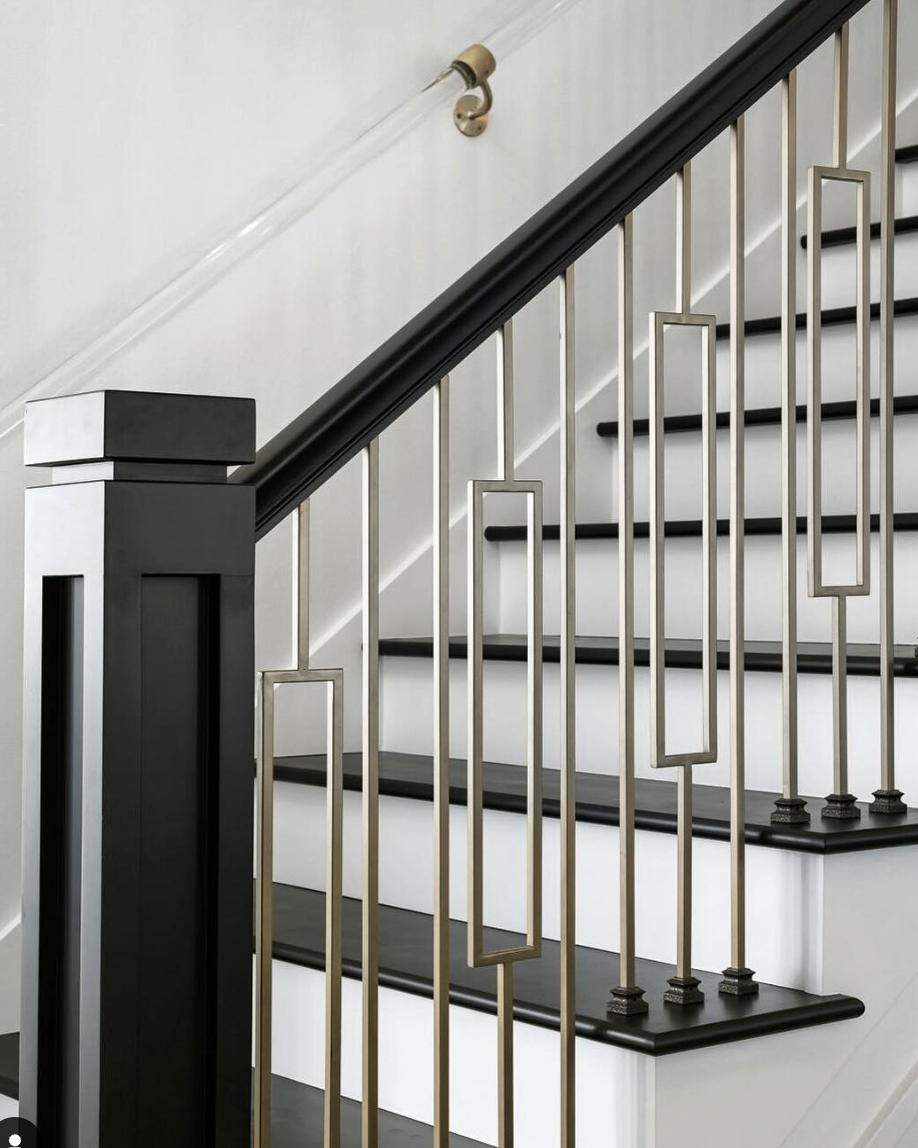 35 Gorgeous Black And White Stairs For A Classic Look