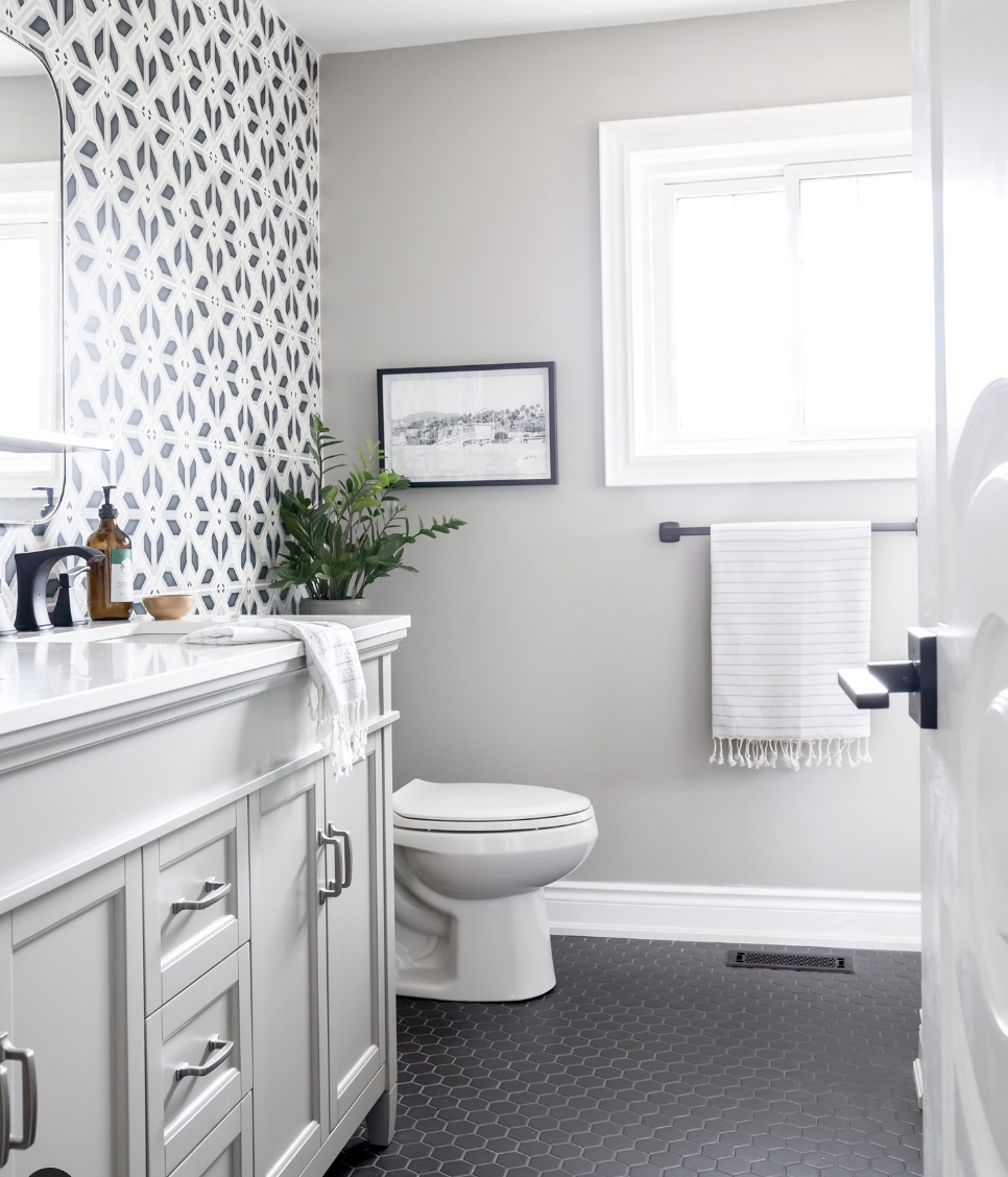 30 Amazing Black Floor Tile Bathroom Ideas For A Stylish Look