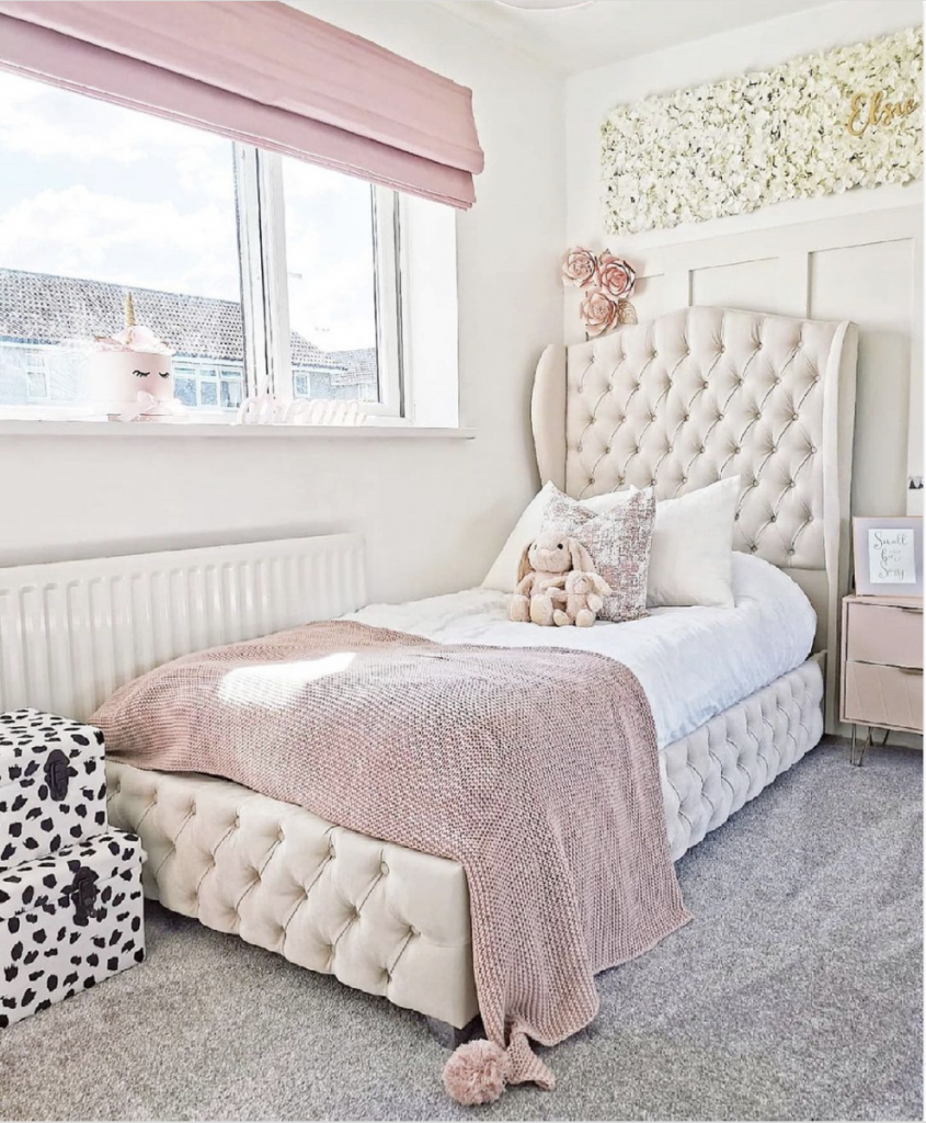 Princess Bed And Grey Carpet For Toddler Girl Room Decoration Ideas