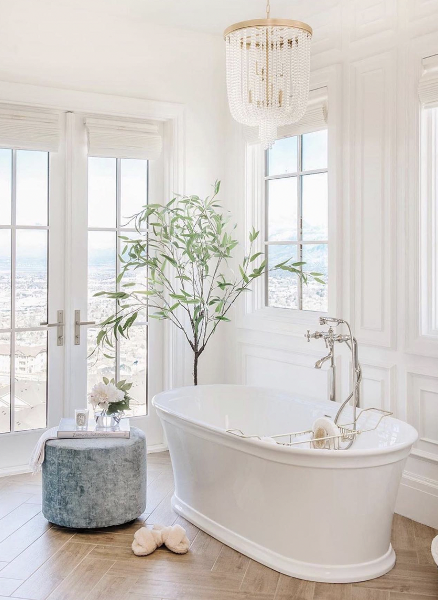 35 Bathroom Chandeliers For An Amazing Bathroom Experience