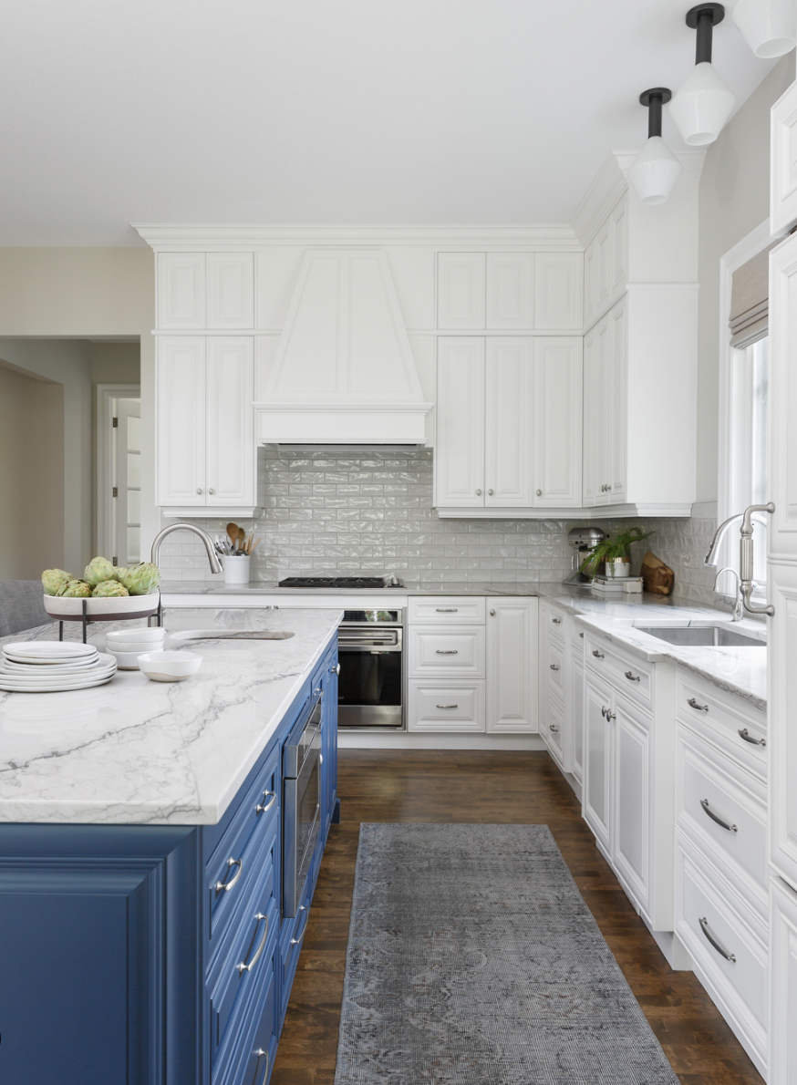 35 Beautiful White Kitchen With Blue Island Ideas You Will Love