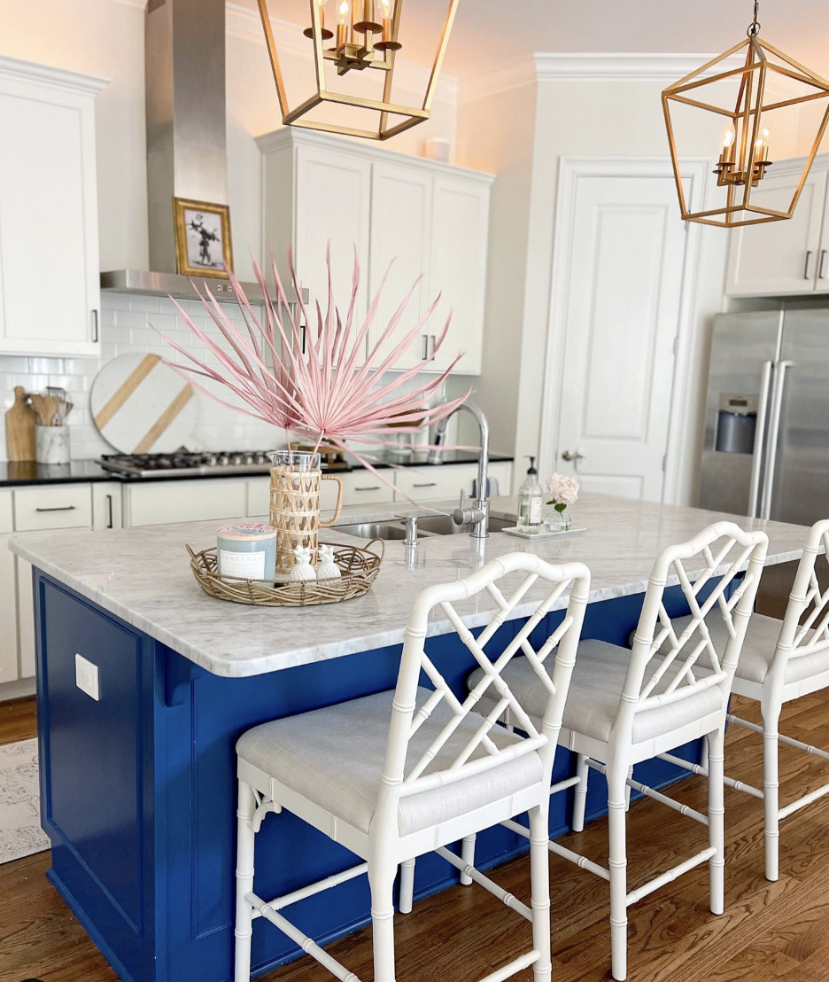 35 Beautiful White Kitchen With Blue Island Ideas You Will Love