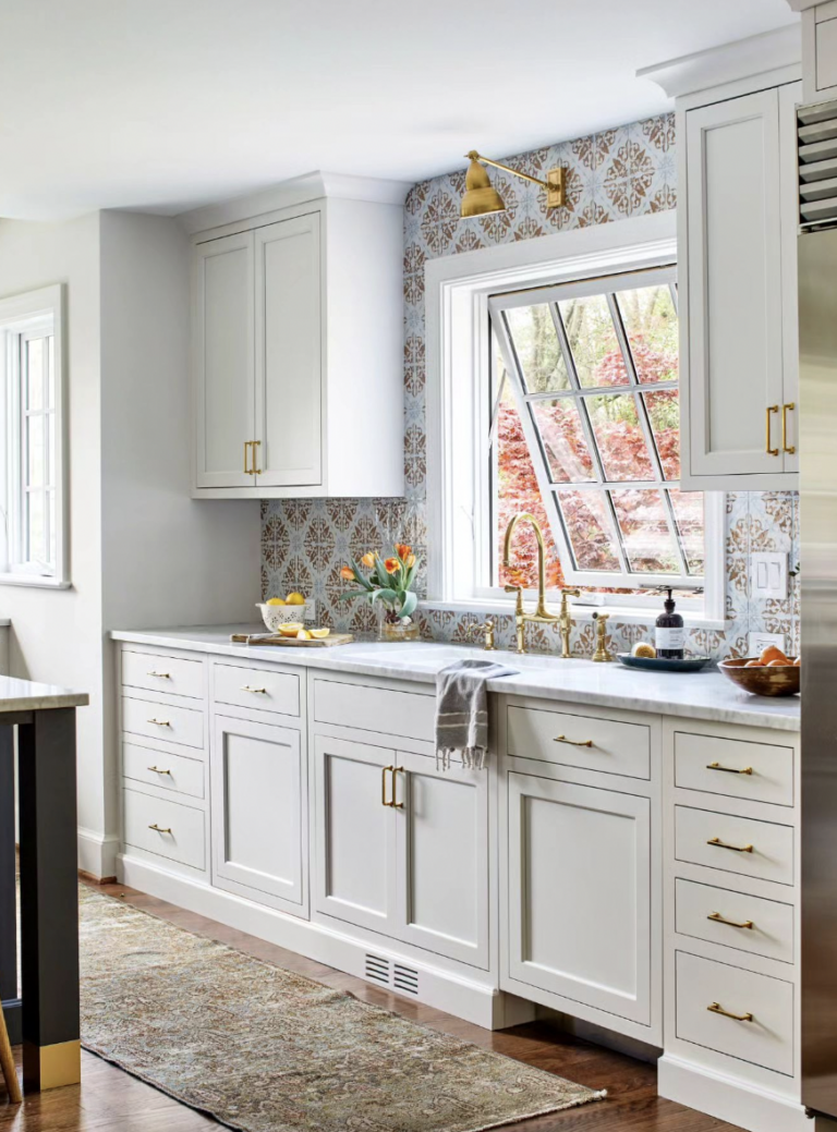 35 Stunning Off-White Kitchen Cabinets For A Spacious Look