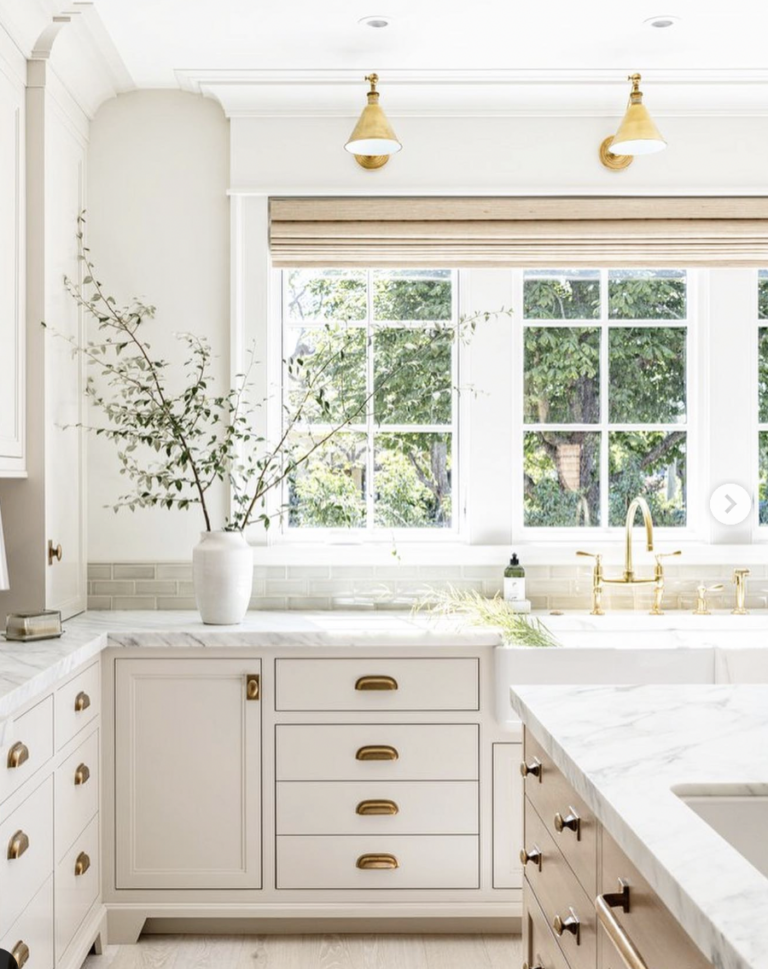 35 Stunning Off-White Kitchen Cabinets For A Spacious Look