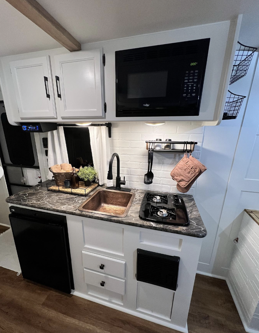 15 Classic White Cabinets With Black Appliances Ideas You Will Love