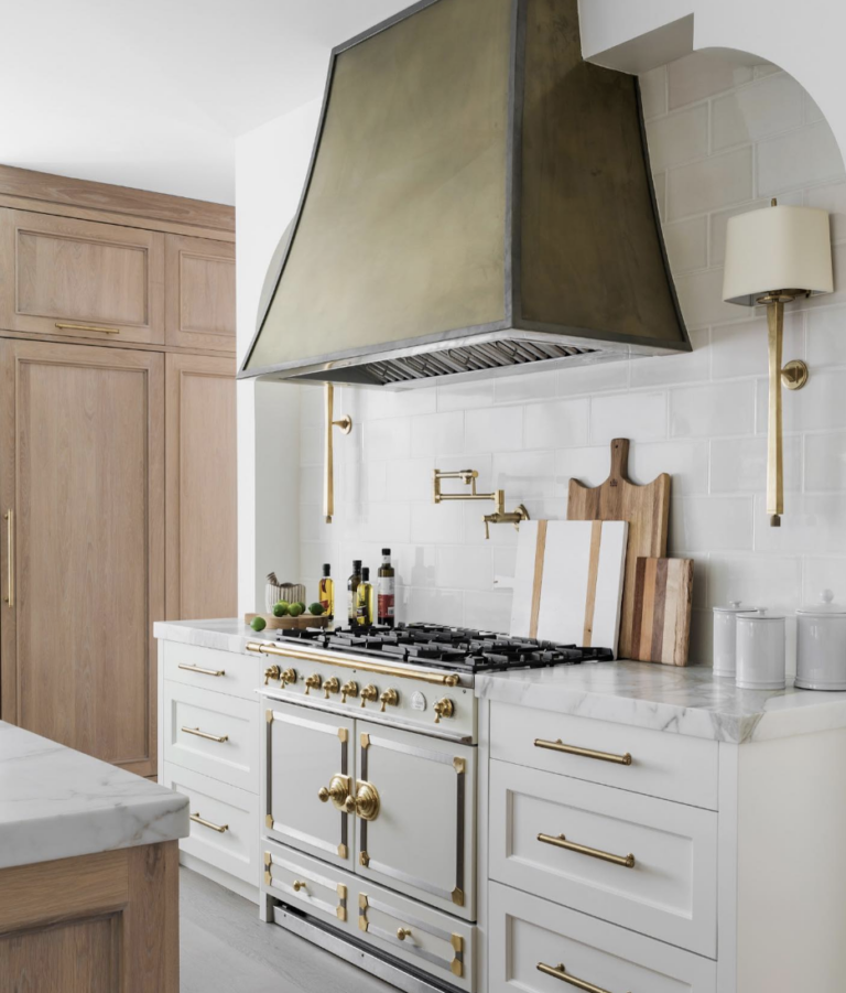 35 Amazing White Cabinets With Gold Hardware For A Luxurious Look