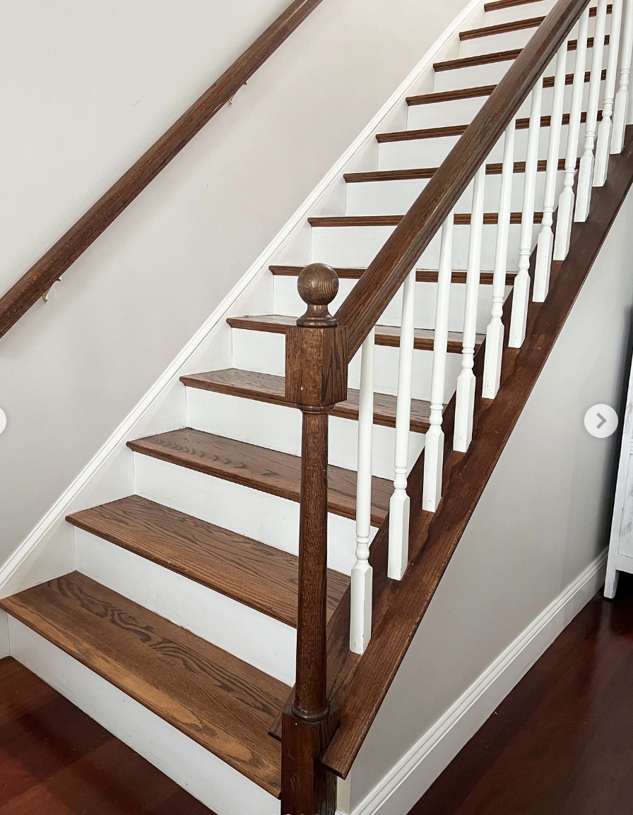 30 Best White and Wood Staircase Ideas For A Farmhouse Vibe