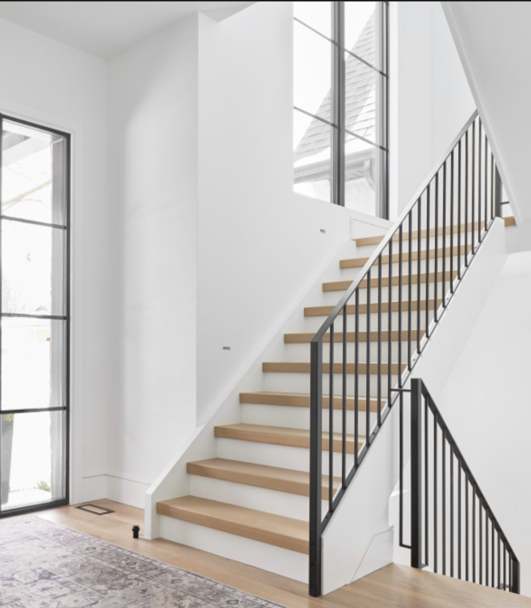 30 Best White and Wood Staircase Ideas For A Farmhouse Vibe