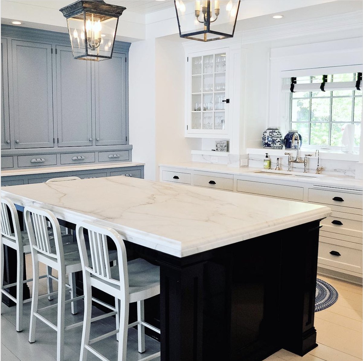 30 Modern White Kitchen With Black Island Ideas