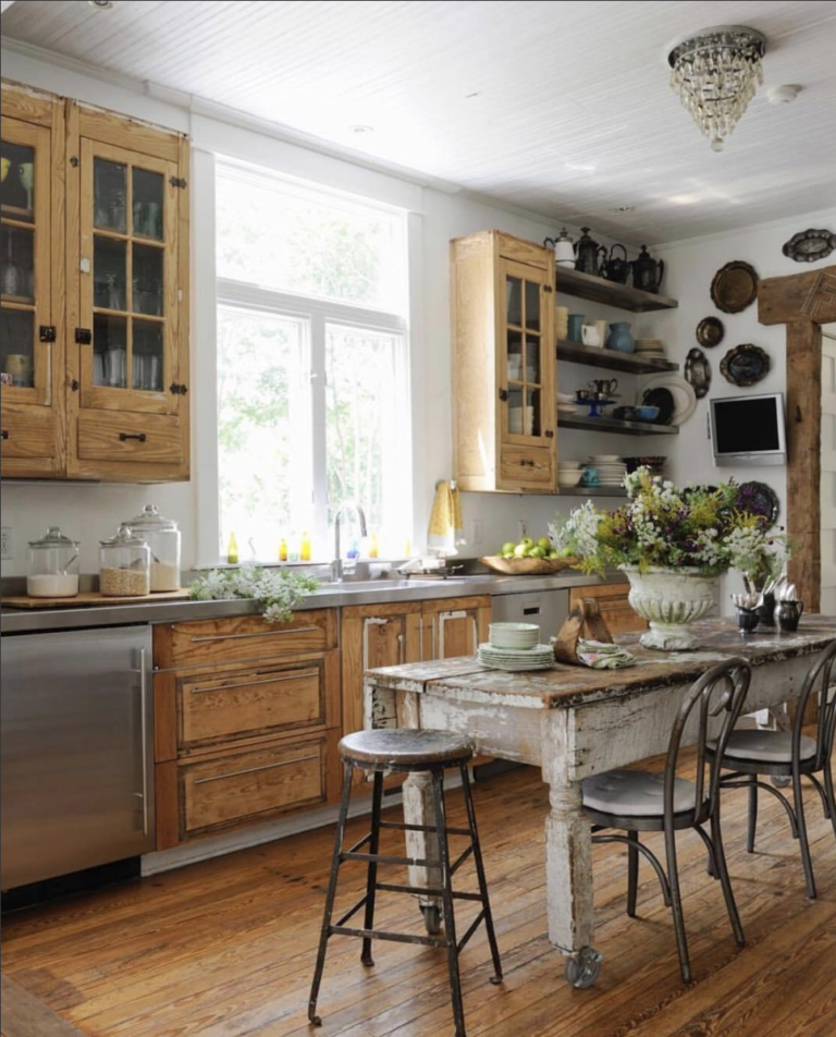 25 Beautiful Stained Kitchen Cabinets For A farmhouse Kitchen