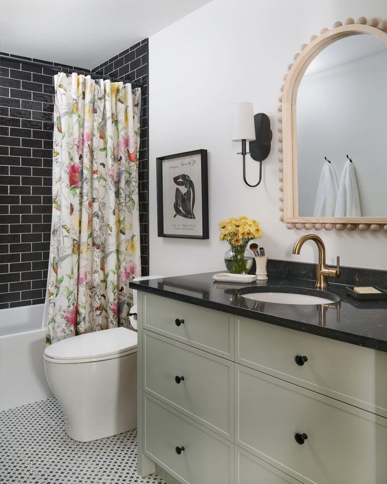 30 Beautiful Small Bathroom Tile Ideas You Will Love