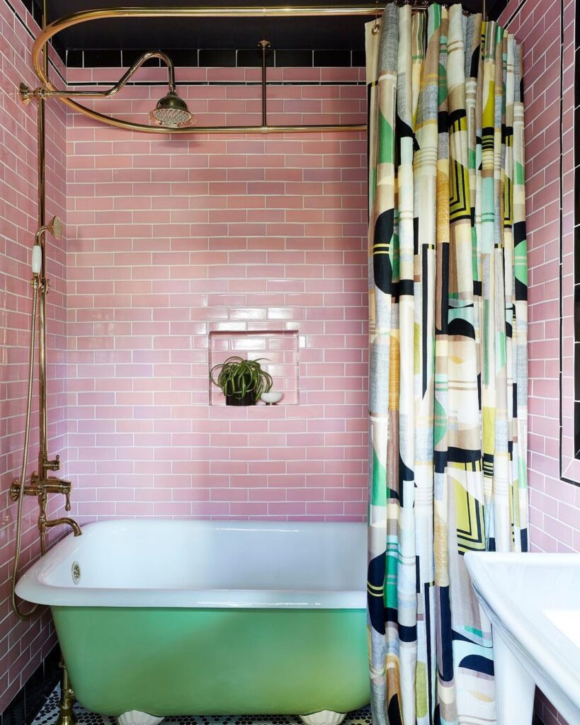 28 Beautiful Pink Vintage Bathroom Ideas You Need To See