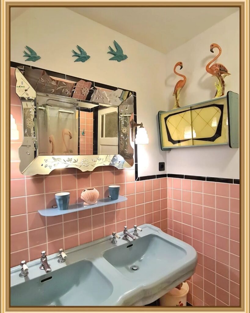 28 Beautiful Pink Vintage Bathroom Ideas You Need To See