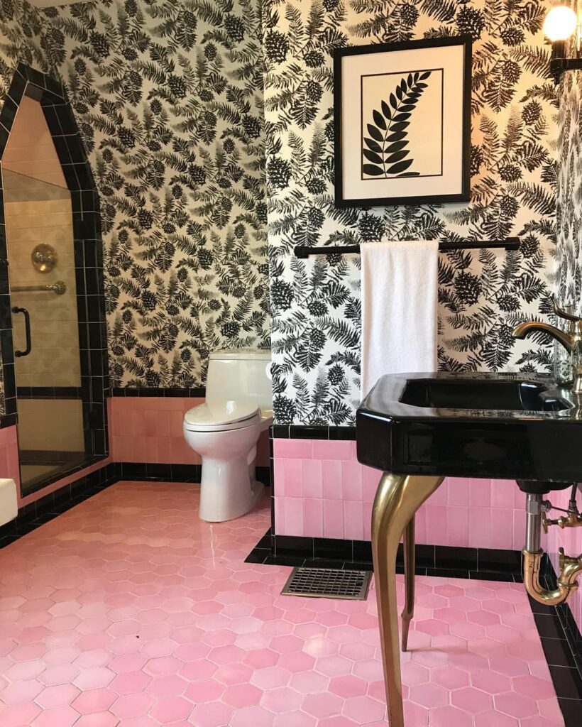 28 Beautiful Pink Vintage Bathroom Ideas You Need To See