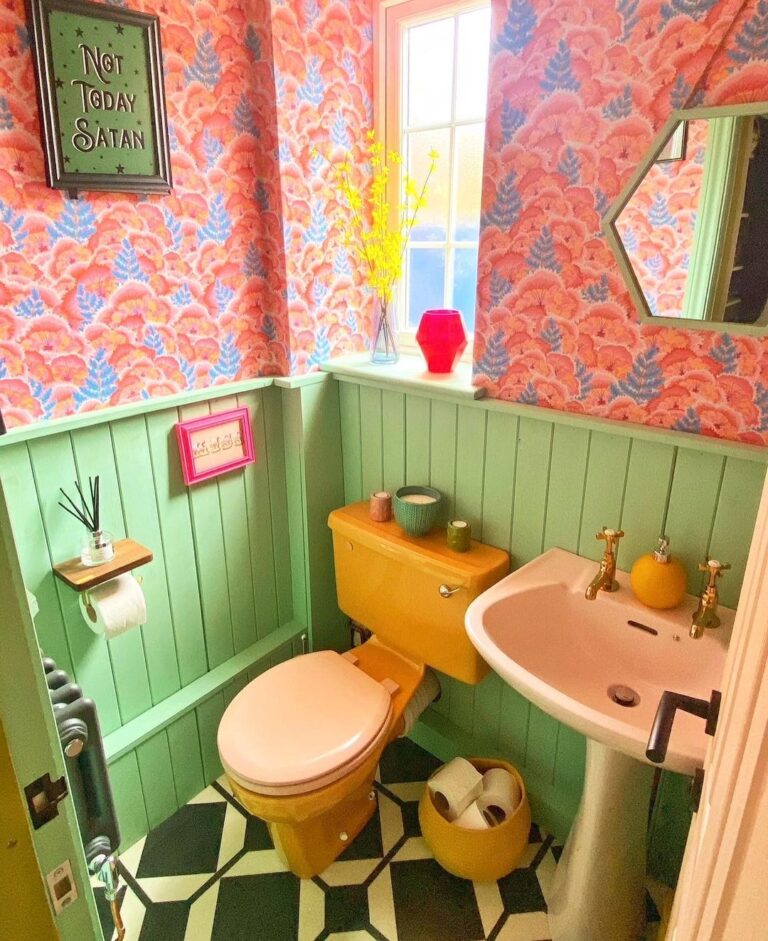 28 Beautiful Pink Vintage Bathroom Ideas You Need To See
