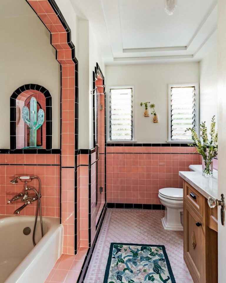 28 Beautiful Pink Vintage Bathroom Ideas You Need To See