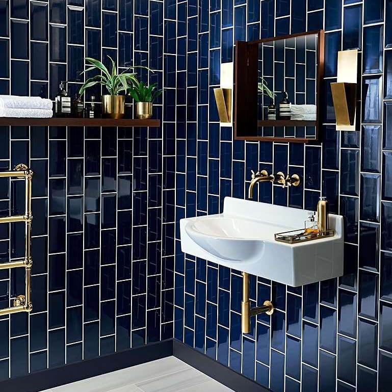 Sapphire Serenity: Chic Bathroom Brilliance