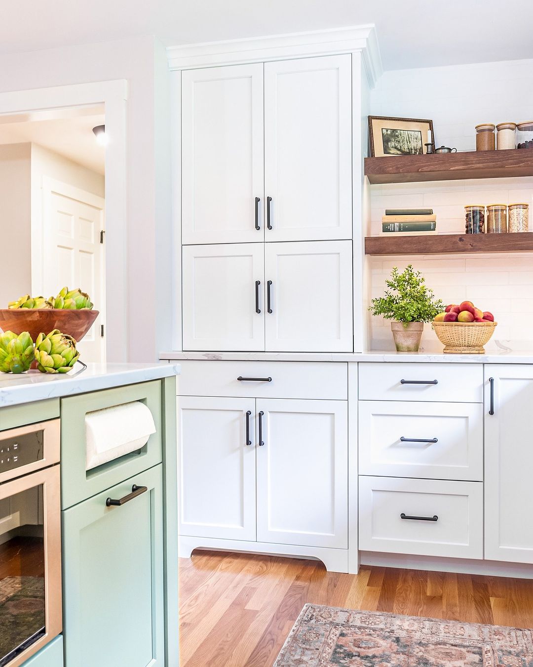 Fresh Simplicity: Shaker Cabinets with a Pop of Color