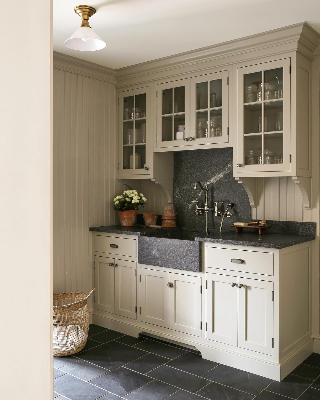 Classic Cottage Appeal: Shaker Cabinets with Dark Countertops