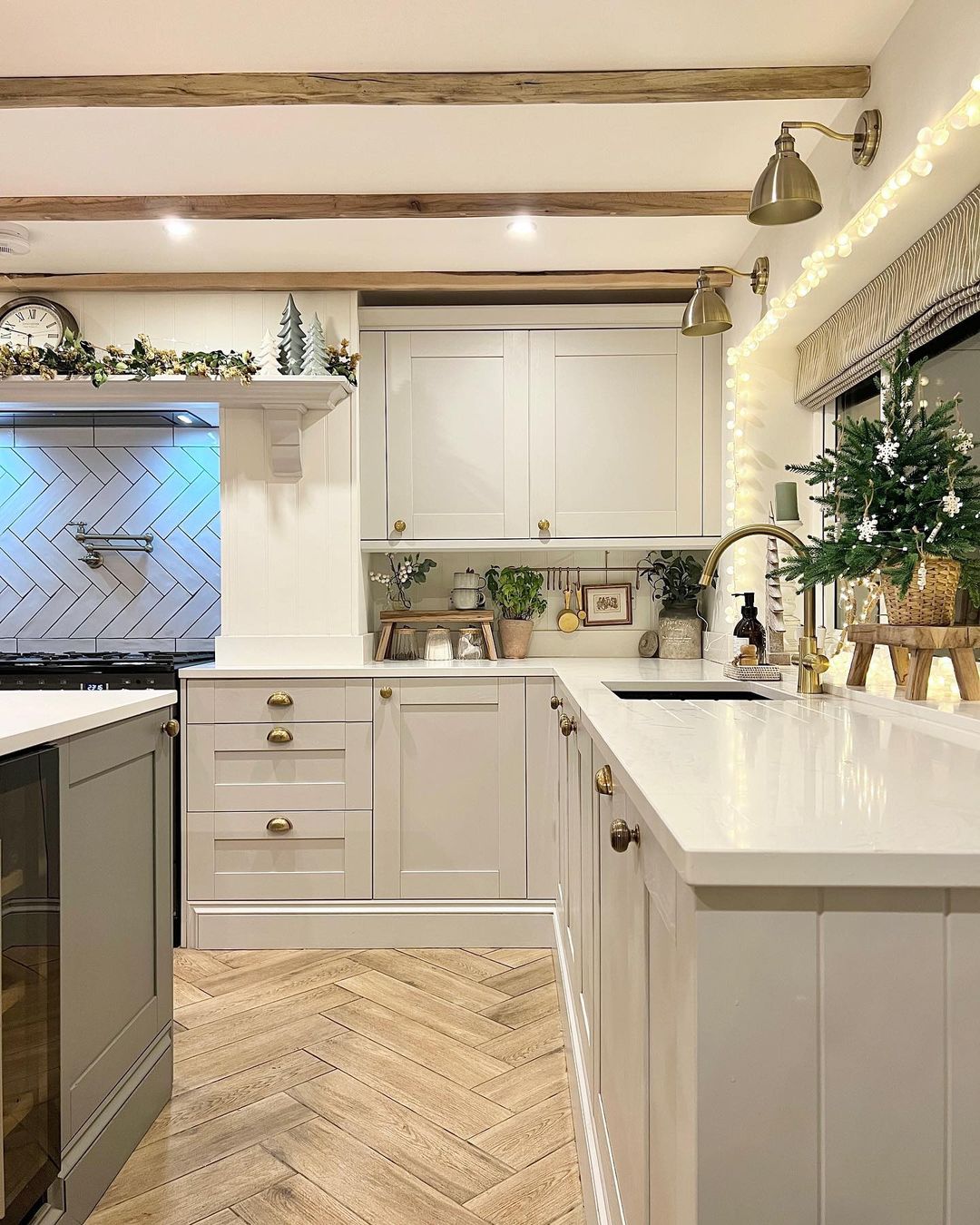 Festive Flair: Creamy Shaker Cabinets with Vintage Brass Knobs