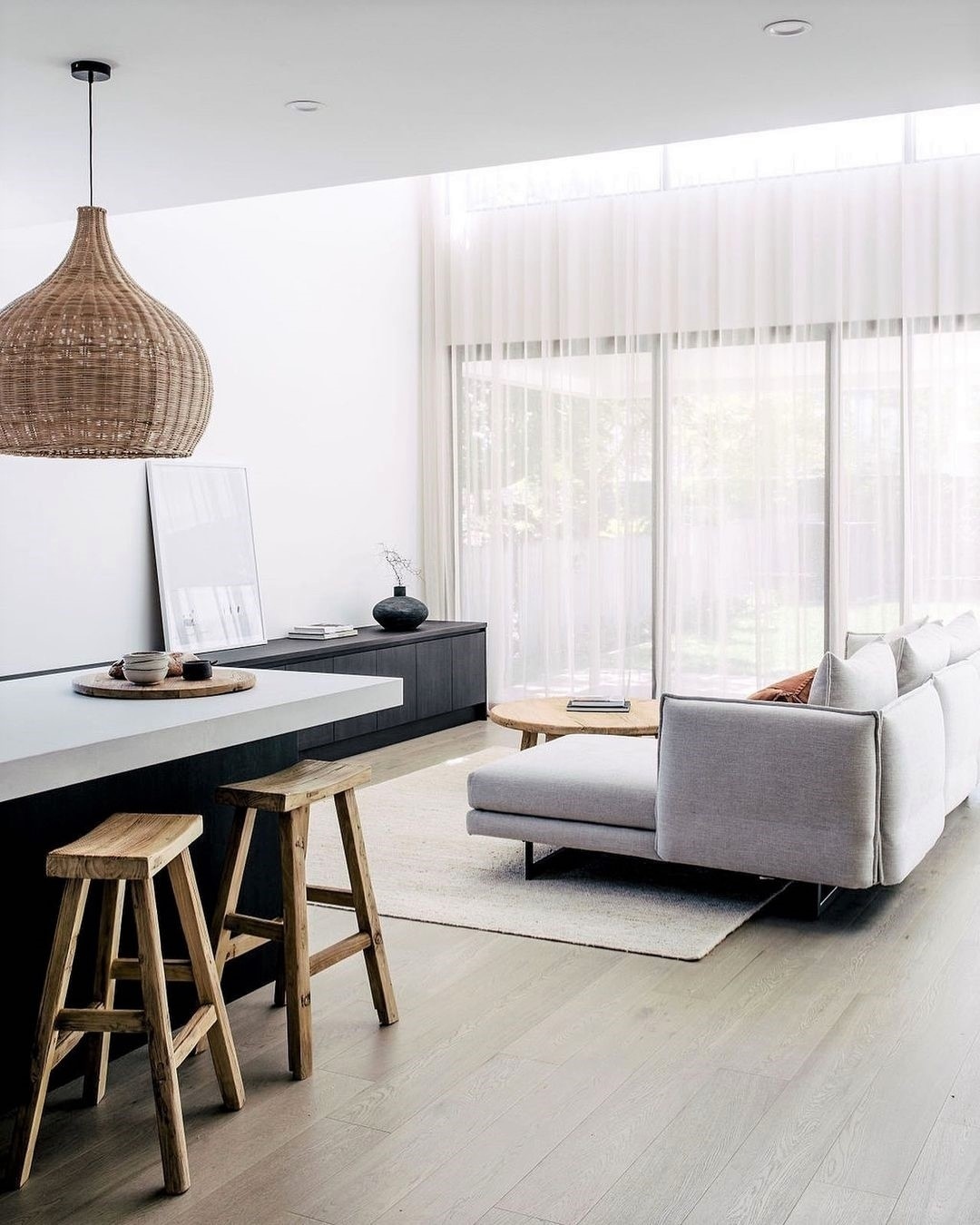 Natural Textures Meet Sleek Surfaces Modern Living room Home Decor Ideas