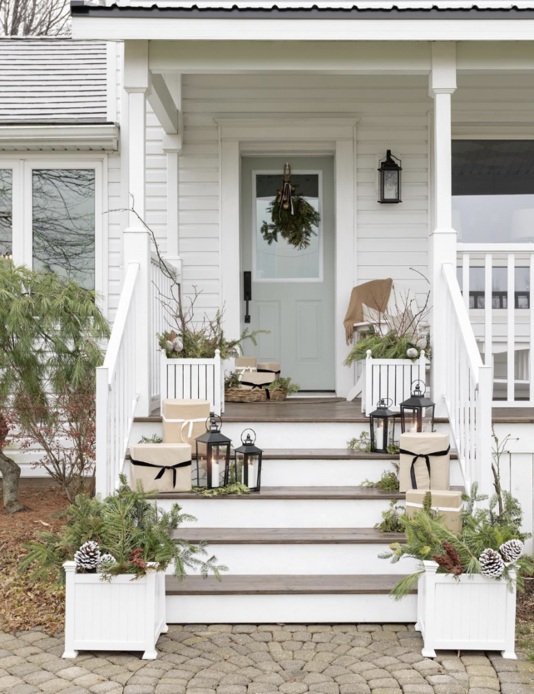 35 Enchanting Farmhouse Porch Columns For Your Home